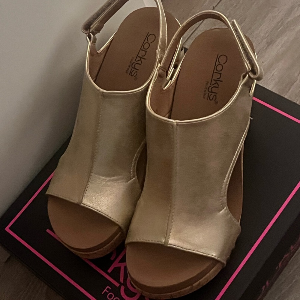 Corkys Women's Metallic Gold Wedges